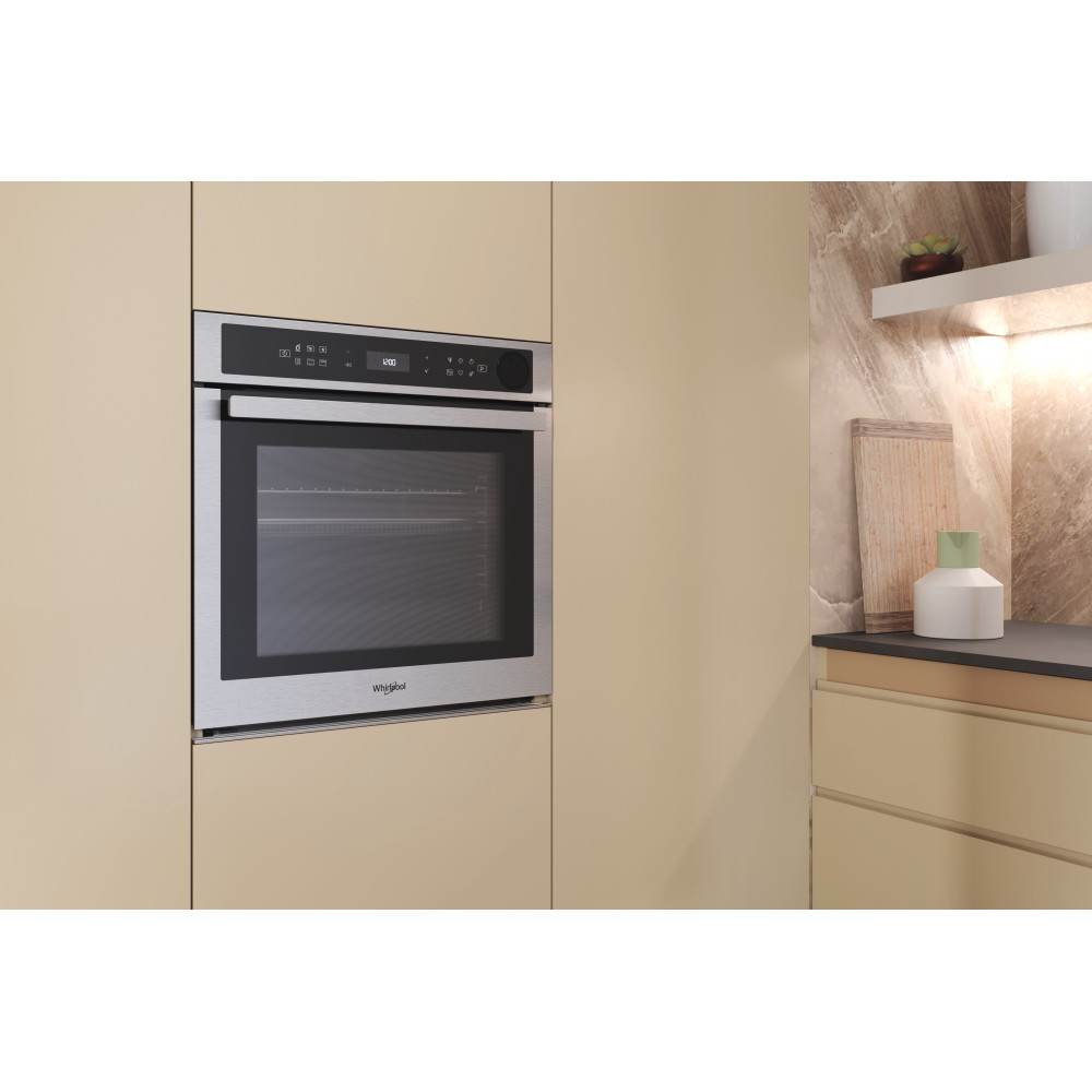 Whirlpool pećnica Ugradbeni AKZ9S 8271 IX Električna A+ Lifestyle perspective