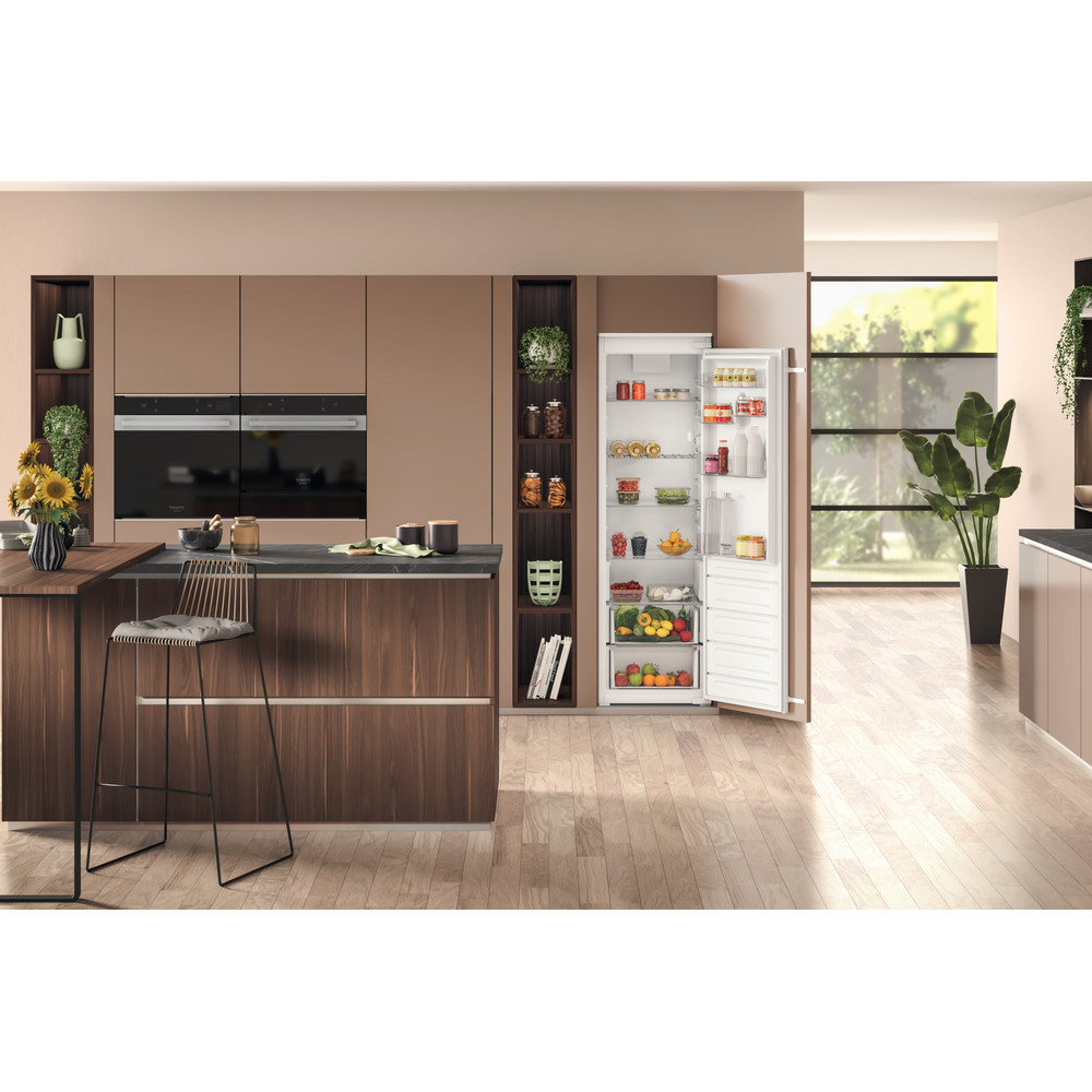 Hotpoint_Ariston Frigorífico Encastre HASD18A011A1 Aço Lifestyle frontal open
