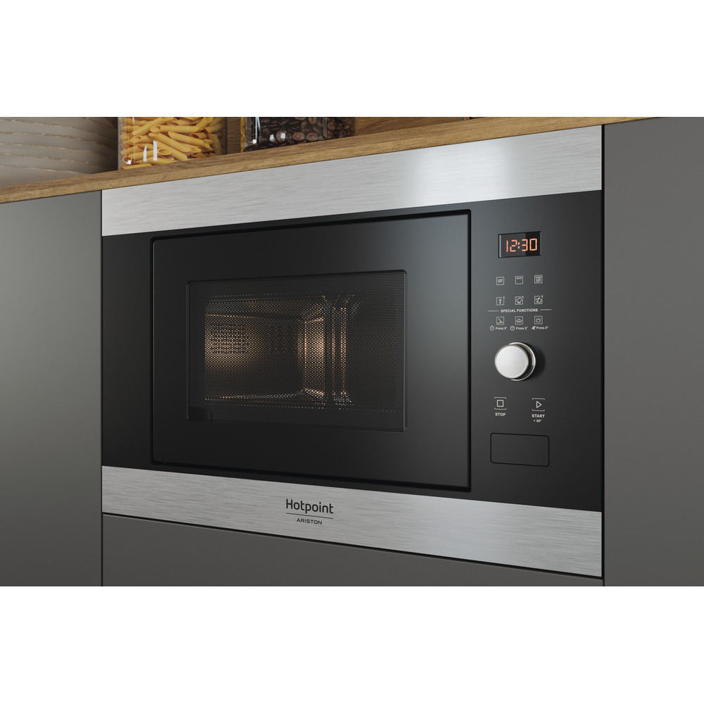 Hotpoint_Ariston Four micro-ondes Encastrable MF25G IX HA Inox Electronique 25 Micro-ondes + gril 900 Lifestyle perspective