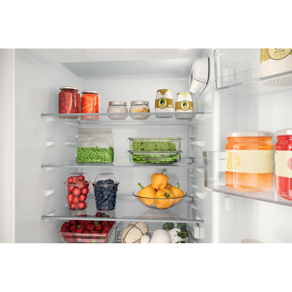 Hotpoint Fridge-Freezer Combination Built-in HTC18D011A1 White 2 doors Lifestyle detail