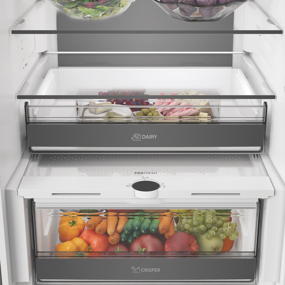 Whirlpool Холодильник з нижньою морозильною камерою. Соло WHK 26414 XBR7EA1 ARC 764 Manhattan Gray 2 двері Lifestyle detail