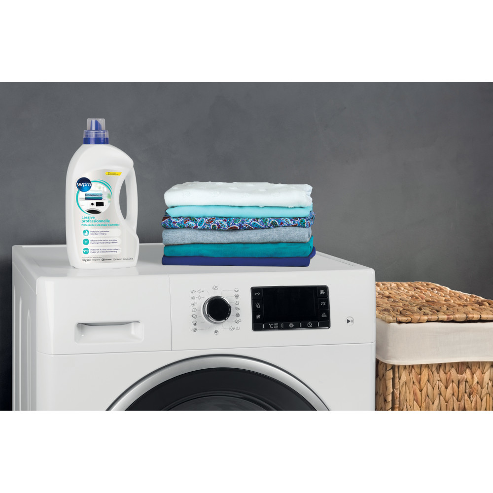 Indesit WASHING WML100 Lifestyle detail