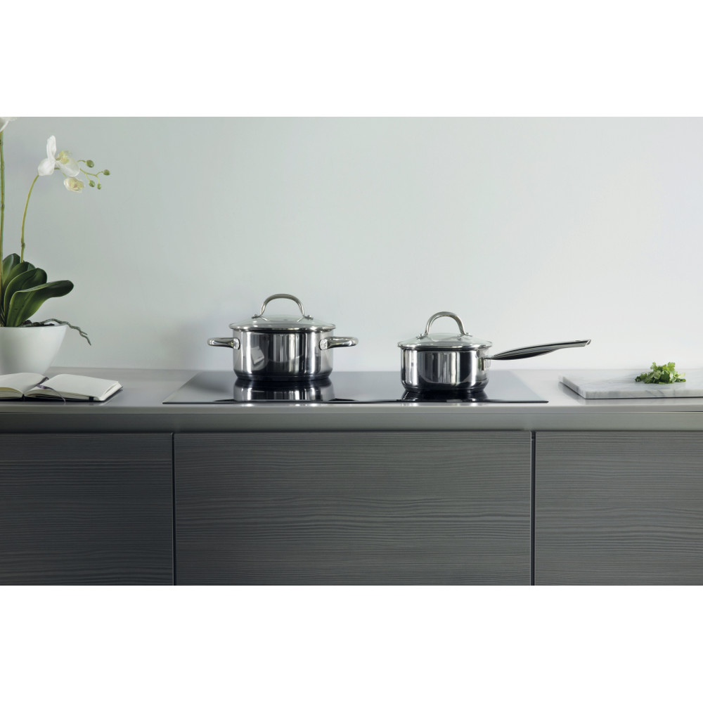 Whirlpool Placa SMP 9010 C/NE/IXL Preto Induction vitroceramic Lifestyle frontal top down