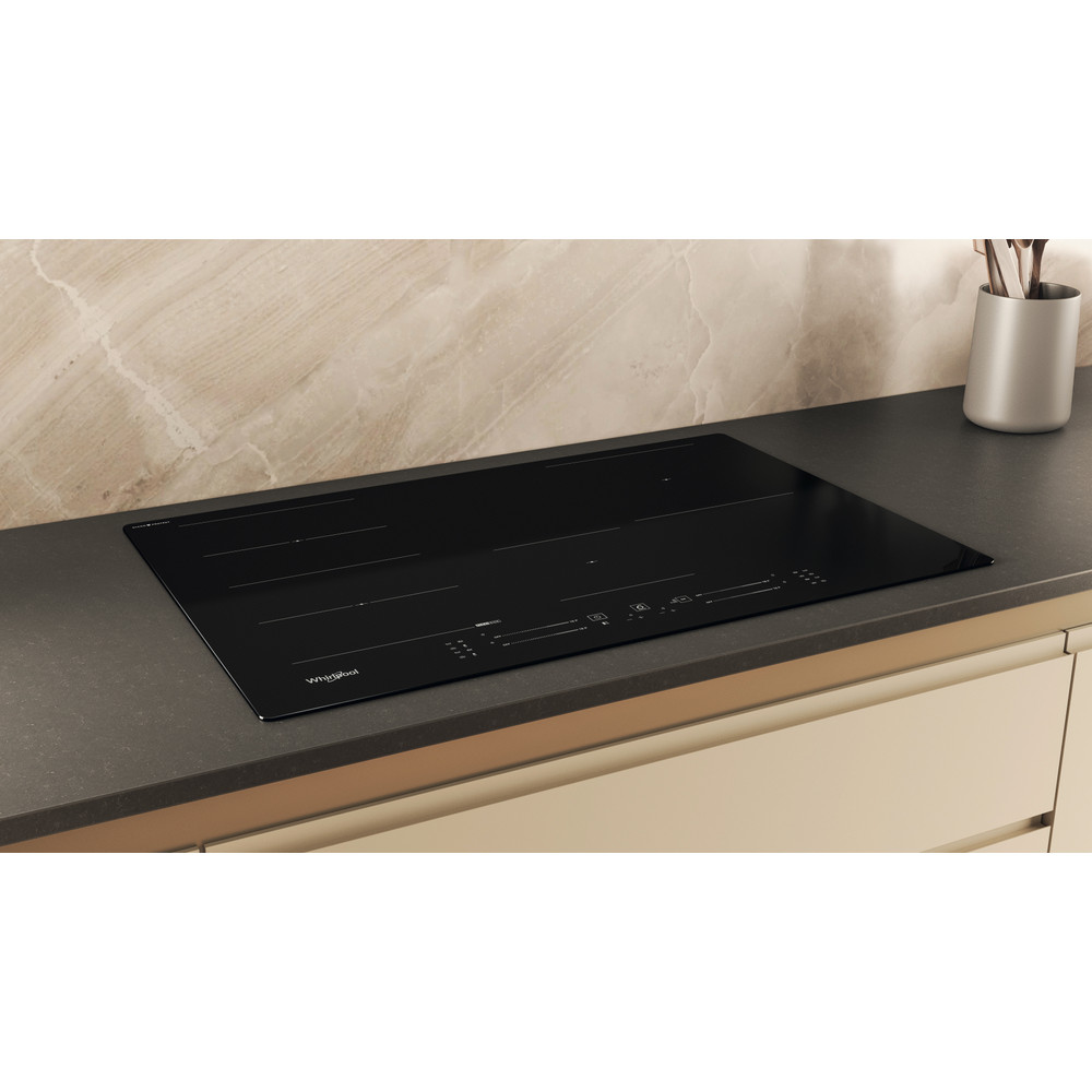 Whirlpool Kookplaat WF S1577 CPNE Zwart Induction vitroceramic Lifestyle perspective