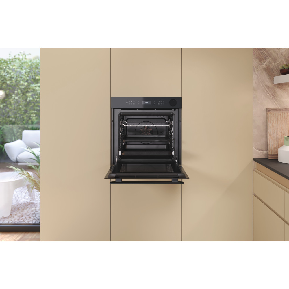 Whirlpool Horno Encastre AKZ9S 8220 NB Eléctrico A + Lifestyle frontal open