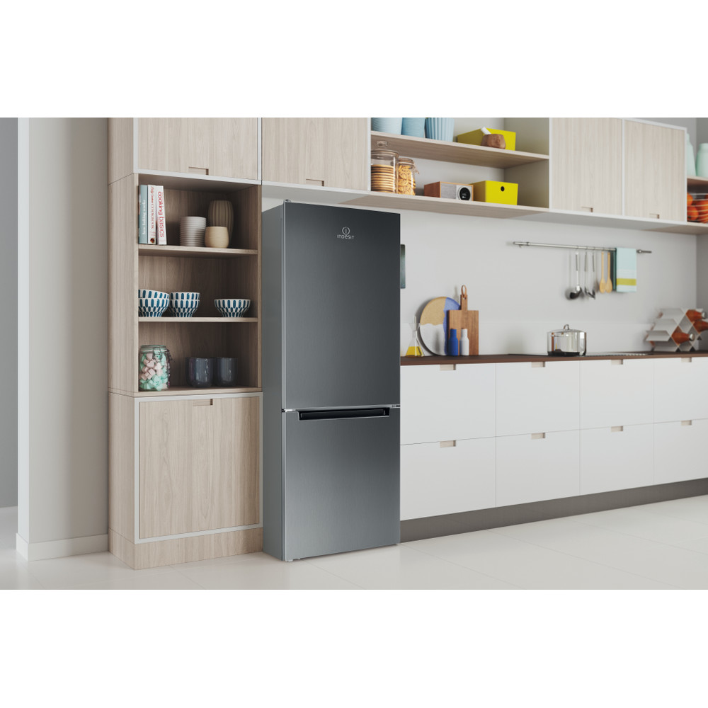 „Indesit“ Šaldytuvo / šaldiklio kombinacija Laisvai pastatoma LI6 S2E X Nerūdijančio plieno 2 doors Lifestyle perspective