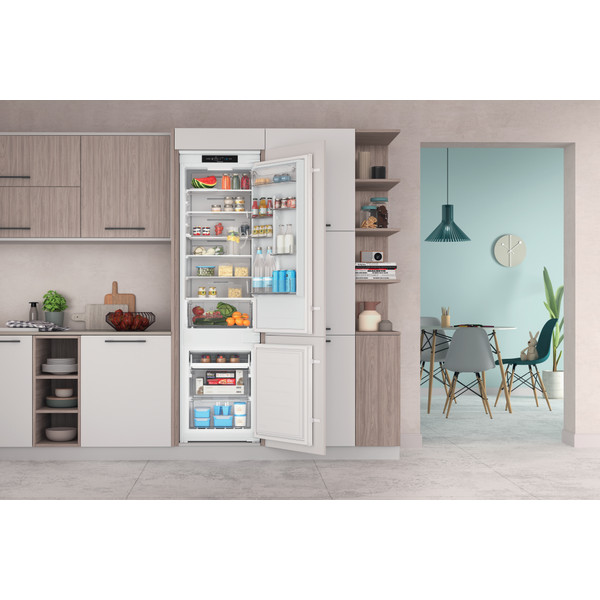 Indesit Холодильник с морозильной камерой Встроенная INC20 T321 EU Белый 2 doors Lifestyle frontal open