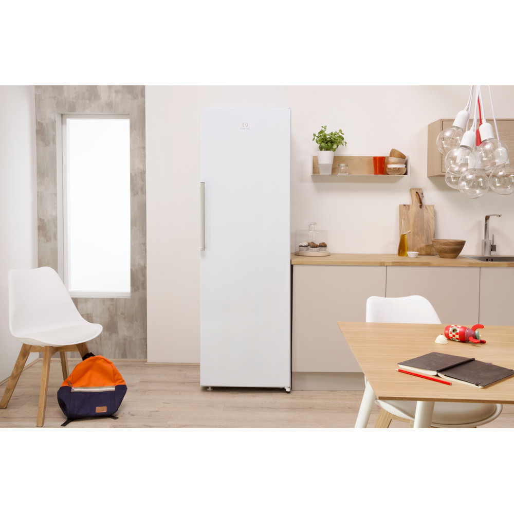 Indesit Kylskåp Fristående SI8 A1Q W 2 Polar white Lifestyle frontal