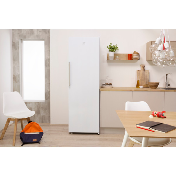 Indesit Kylskåp Fristående SI8 A1Q W 2 Polar white Lifestyle frontal