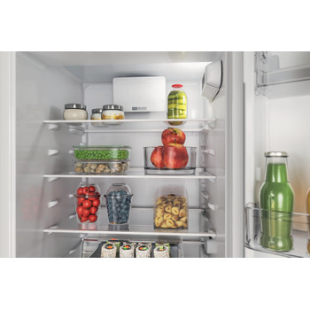 Whirlpool Hűtő/fagyasztó kombináció Beépíthető WHC18D011A2 Fehér 2 doors Lifestyle detail