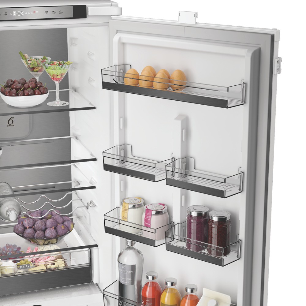 Whirlpool Kombinovaná chladnička s mrazničkou Vstavané WHK2 5323 B5E1 Zinc Metal 2 doors Lifestyle detail