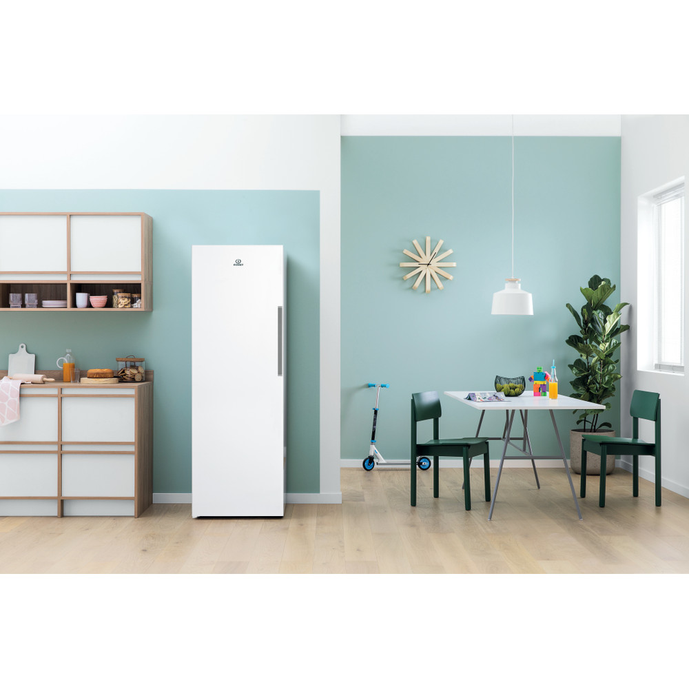 Indesit Frys Fristående UI8 F1C W 1 Global white Lifestyle frontal