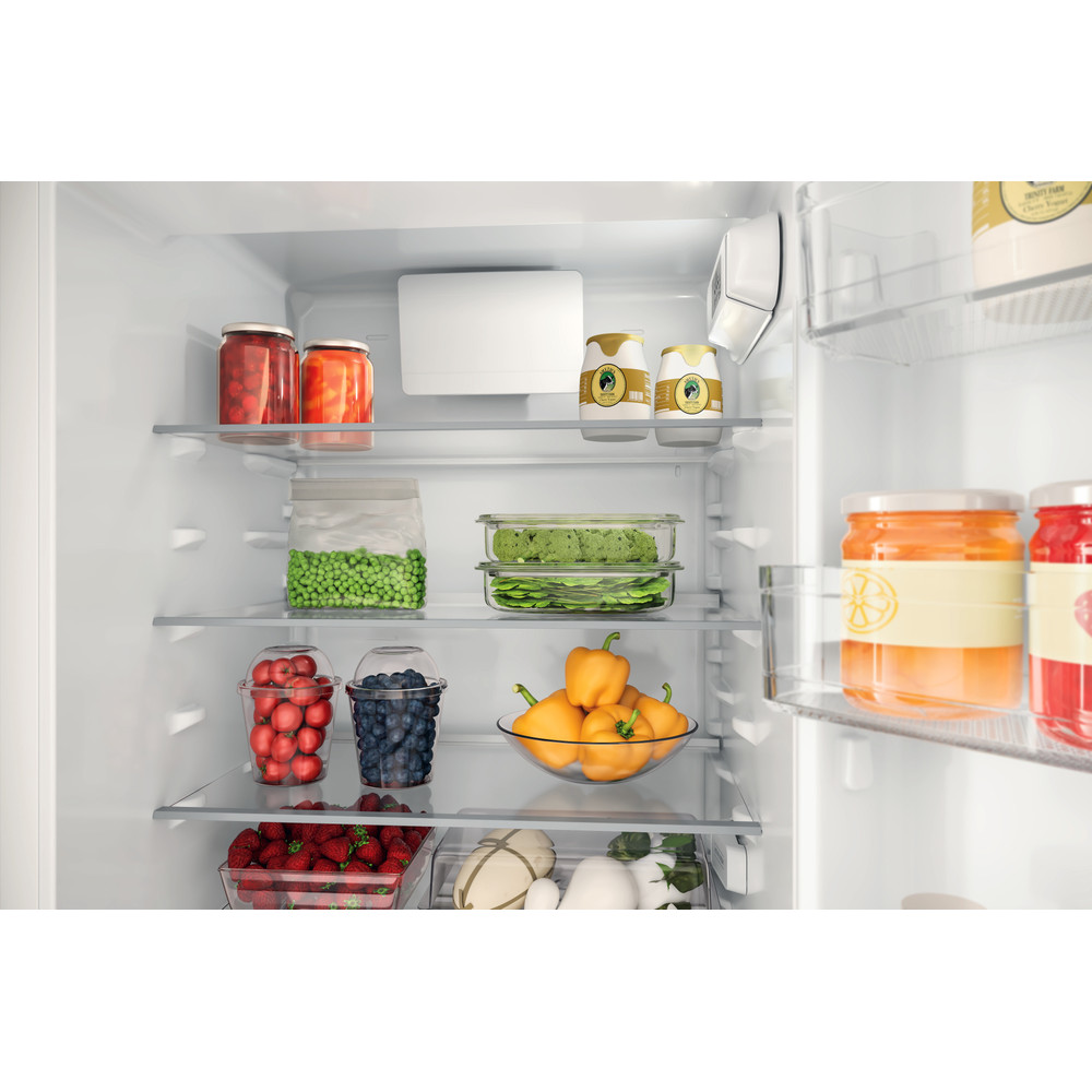 Hotpoint_Ariston Комбиниран хладилник с фризер За вграждане HAC18D011A1 Бял 2 врати Lifestyle detail