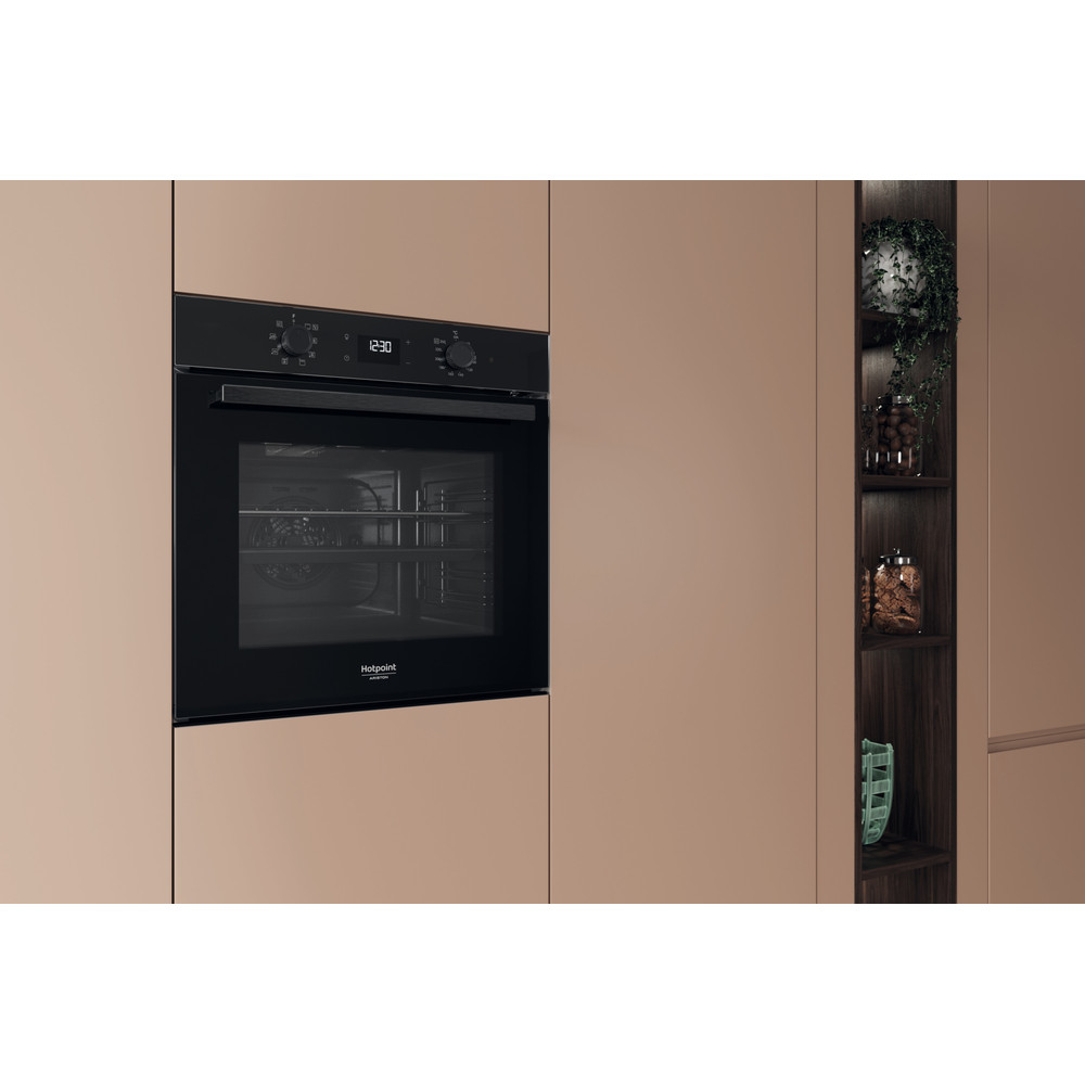 Hotpoint_Ariston Four Encastrable HAO 475P B Electrique A++ Lifestyle perspective