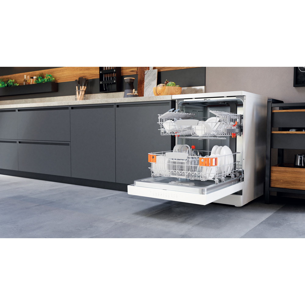 Hotpoint_Ariston Máquina de lavar loiça Livre Instalação HFC 3T232 WG Livre Instalação D Lifestyle perspective open