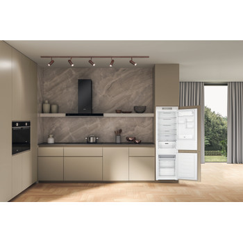 Whirlpool Réfrigérateur combiné Encastrable WHC18 T514 Blanc 2 portes Lifestyle frontal open