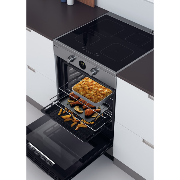 Indesit Cuisinière IS67IQ8CCX/FR Inox Electrique Lifestyle perspective open