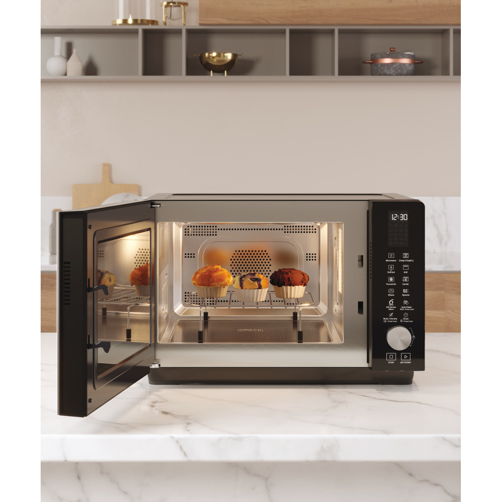 Whirlpool Microgolfoven Vrijstaand MWF 259 B Zwart Elektronisch 25 Combimicrogolfoven 800 Lifestyle frontal open