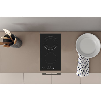 Indesit Печка IRD 2030 B Черен Radiant vitroceramic Lifestyle frontal